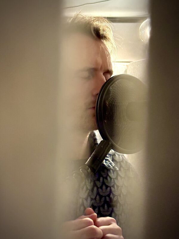 Bänz tracking vocals